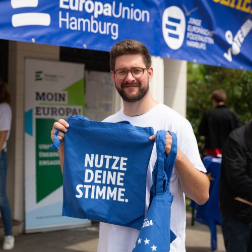 Europawahl 2025: Europe Direct-Leiter Bernd Wilkens in Aktion.